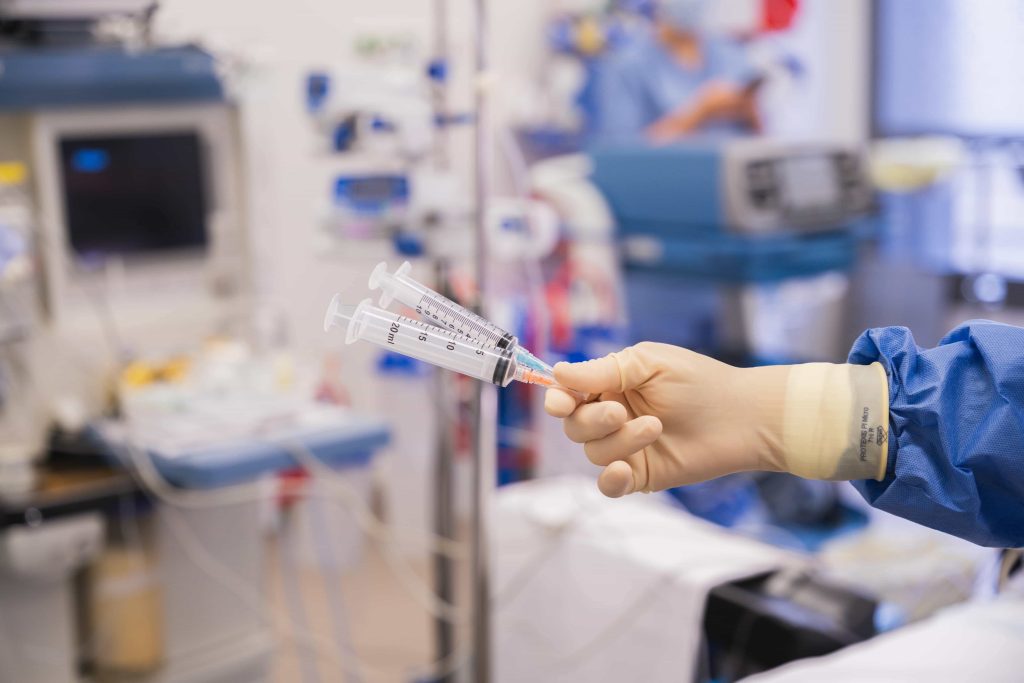 Photographie de plateau technique de haute technicité pour la communication d'un établissement de santé.